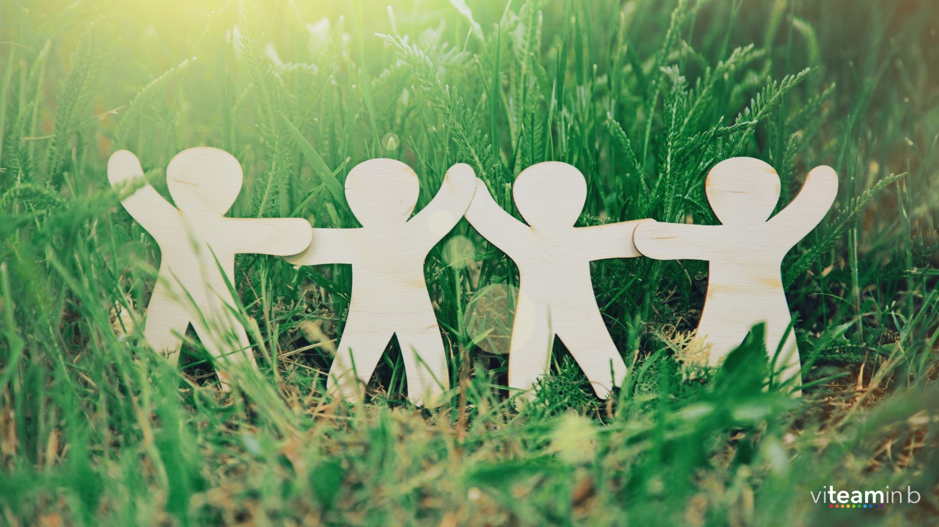 Paper cutouts holding hands for Blockadenloeser Workshop